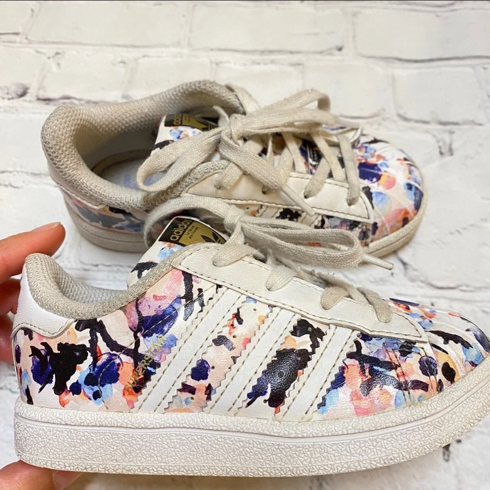 Adidas Sneakers